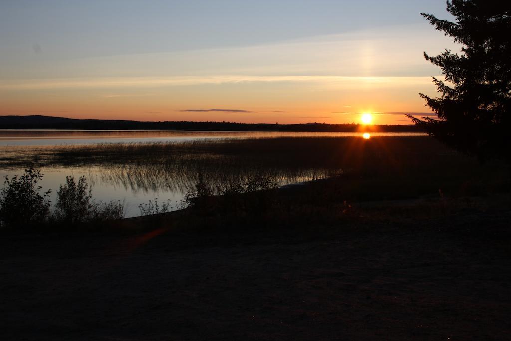 荒野中心鲑鱼湖酒店 Lohijärvi 外观 照片
